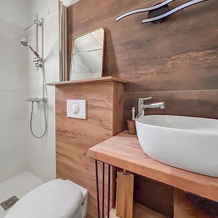 Maison Avec Jardin, Terrasse, Cheminée Insert Et Bois Carcassonne